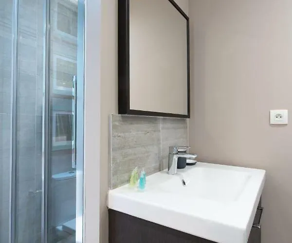 Апартаменты Au Pied De La Cathedrale