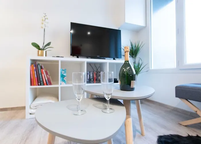 Au Pied De La Cathedrale Апартаменты